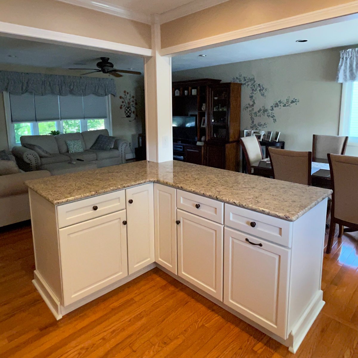 CabinetStoreInc's tweet photo. Not looking to redo your entire kitchen, but still looking to add a little spice to your home? Cabinet Store Inc. is here to help you take care of even smaller projects like this beautiful island!

We’re in the showroom today, so stop by or give us a call at 845-236-2566! https://t.co/m6GbpX6O15