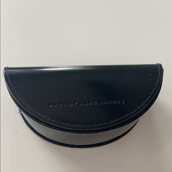So good I had to share! Check out all the items I'm loving on <a href="/Poshmarkapp/">Poshmark</a> #poshmark #fashion #style #shopmycloset #cynthiarowley #spanx #marcbymarcjacobs: posh.mk/a4tNGwTzRkb