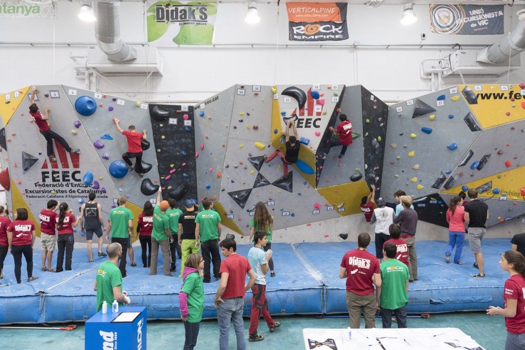 Osoning (@osoning_sport) on Twitter photo 🧗 OPEN BLOC FIRA DE LA MUNTANYA 🧗🏻♂️
👉🏼 Els dies 5, 6 i 7 de novembre arriba l’Open Bloc de la <a href="/firamuntanya/">Fira de la Muntanya Vic</a>, organitzat per l’Unió Excursionista de Vic.⛰️🔝
Inscripcions a: buff.ly/3jWple8 🧗 OPEN BLOC FIRA DE LA MUNTANYA 🧗🏻♂️
👉🏼 Els dies 5, 6 i 7 de novembre arriba l’Open Bloc de la <a href="/firamuntanya/">Fira de la Muntanya Vic</a>, organitzat per l’Unió Excursionista de Vic.⛰️🔝
Inscripcions a: buff.ly/3jWple8