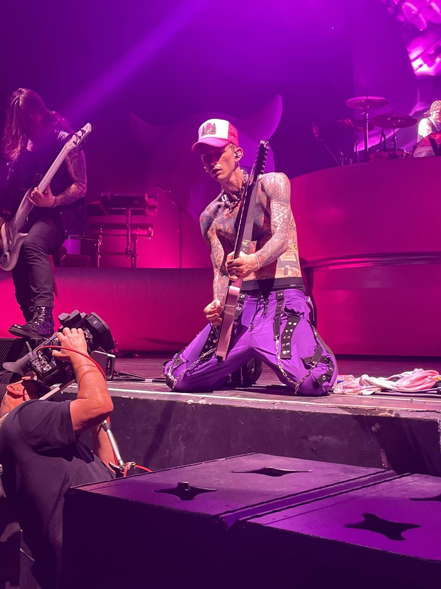 mgksblunt's tweet photo. my favorite photos from #TTMDtour
i can’t wait to see you again, Kells
#ARIAsMachineGunKelly https://t.co/jrJZiXCOvT