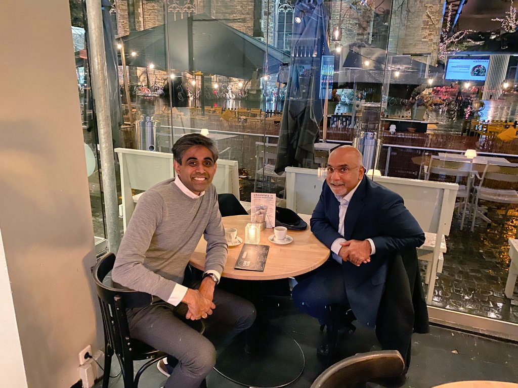 janarthanan's tweet photo. Inspirerend gesprek tijdens de koffie met partijgenoot @vinsub  over mijn plannen als voorzitter van #D66 #stemopjan #nieuwvoorzitterschap @UTwente https://t.co/b9RBcDkfR6