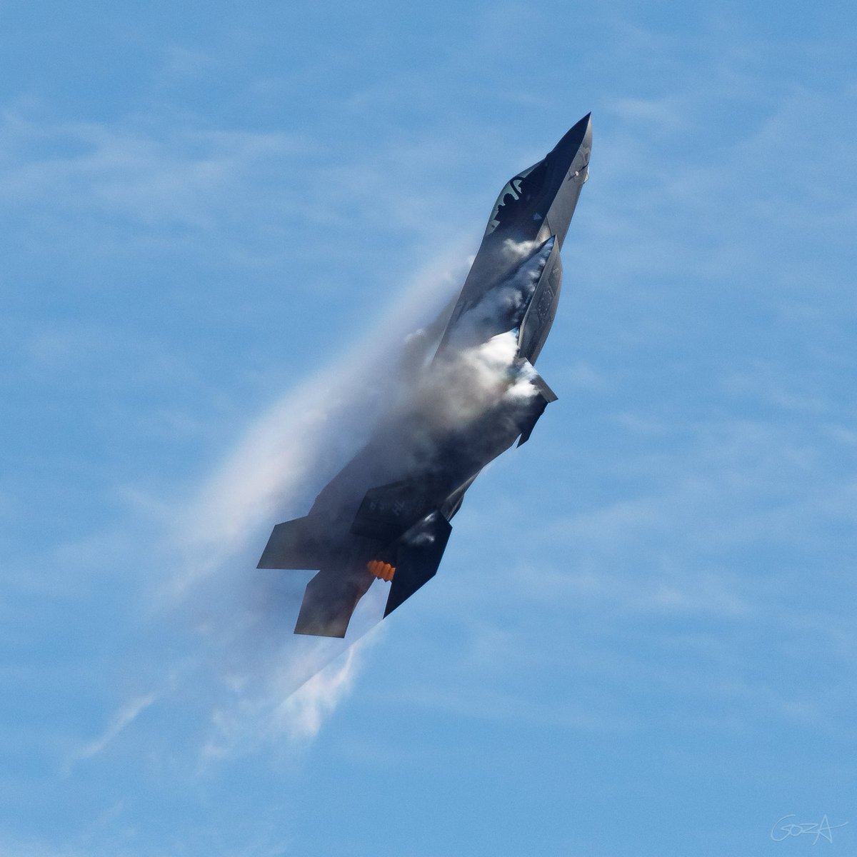 RossGoza's tweet photo. Beautiful day for photographing airplanes last Saturday in Salinas CA at the 40th Anniversary California International Airshow. #USAF #F35A #ACC #SalinasAirShow https://t.co/b5wwwwiwfs