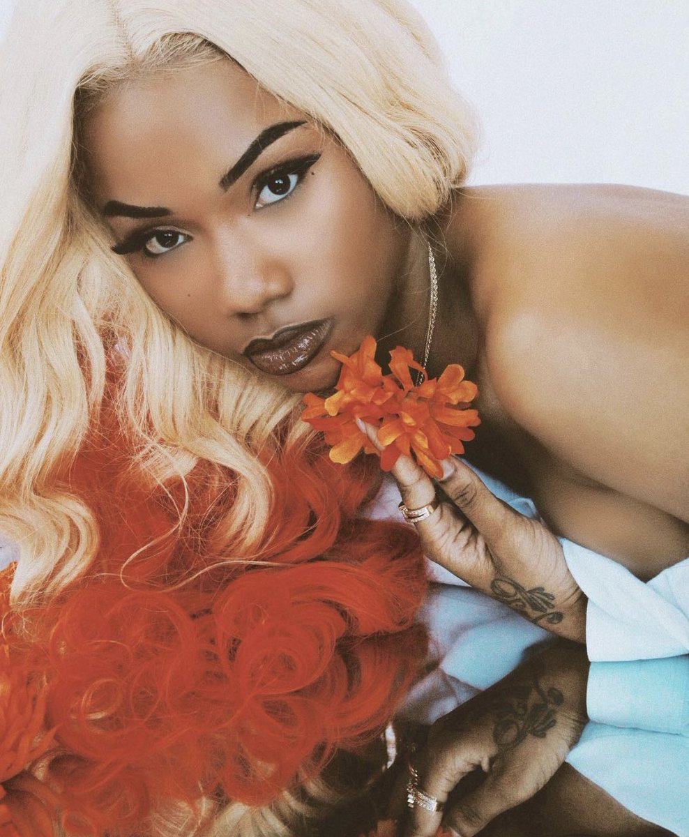 mefeater's tweet photo. 1 year ago today the beautiful and talented Rapper Brax passed away. We remember her for her music, her sense of style, and her beautiful soul 🧡 https://t.co/9OKLeGXFyi