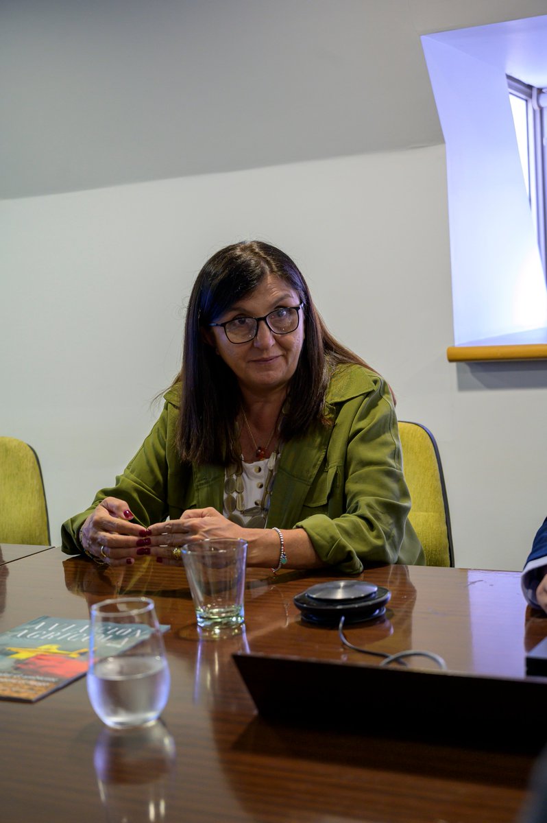 InfoJst's tweet photo. 🛩️ La Directora Nacional de Investigación de Sucesos Aeronáuticos de la #JST, Mariana Huber, y el Jefe de Gabinete, José Luis Meléndez, recibieron en la Sede Central a las autoridades de la Federación Argentina de Cámaras Agroaéreas (#FeArCA).
@Aeroaplicadores #JST #Aviación https://t.co/nY3m2Usqty
