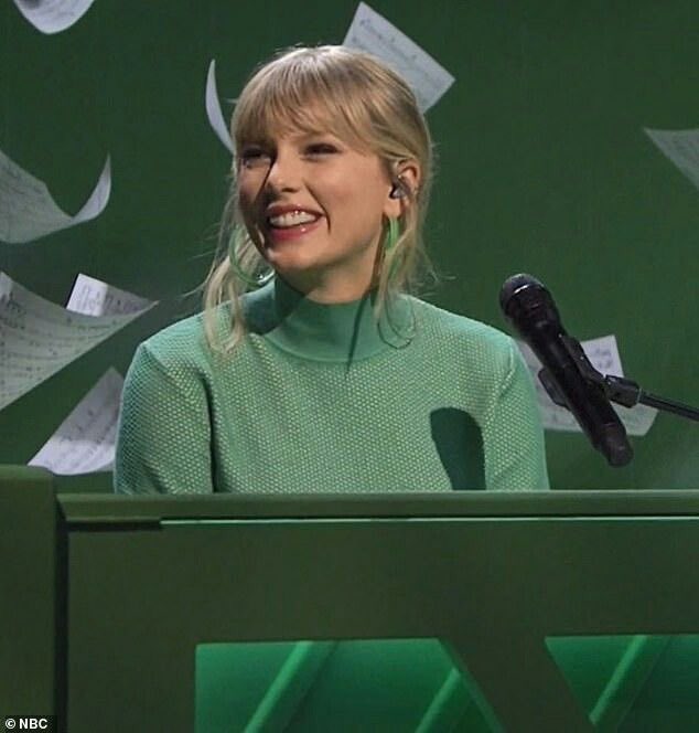 taylorlvebot's tweet photo. november 13.
taylor swift on snl https://t.co/im1rQMwaTm