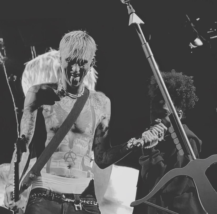 emmaXXmarie's tweet photo. this tour hold such a special place for me, here are some of my fav shows (mine included ofc) #TTMDtour https://t.co/7bqy7NSOu4