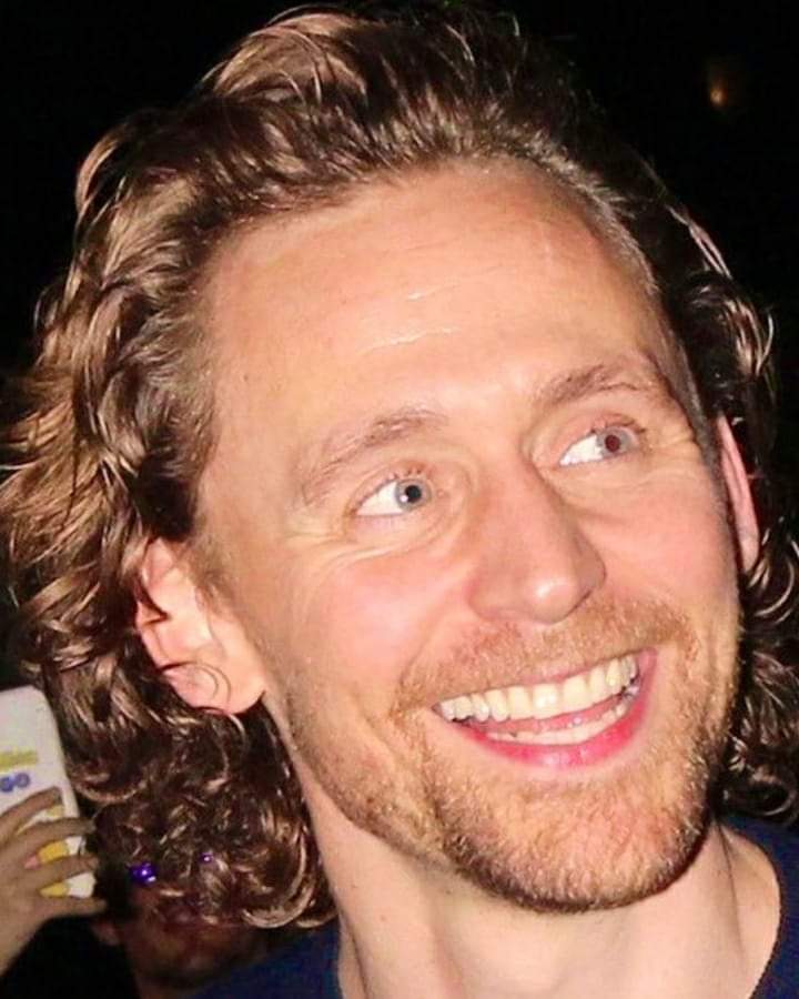 GabiWunsche's tweet photo. @binestom @Hiddleston_Arg @HiddlesDoctor @GitteLoeyche @HiddlesAn @__TomH_LokiFan @Andreac98910378 @maryensenada @PsychoNikoros @havinfunontwitr @hiddlesol @solsunsol @laurameet Jepp 👍👍👍😍😍😍 https://t.co/6fz1KugD2e