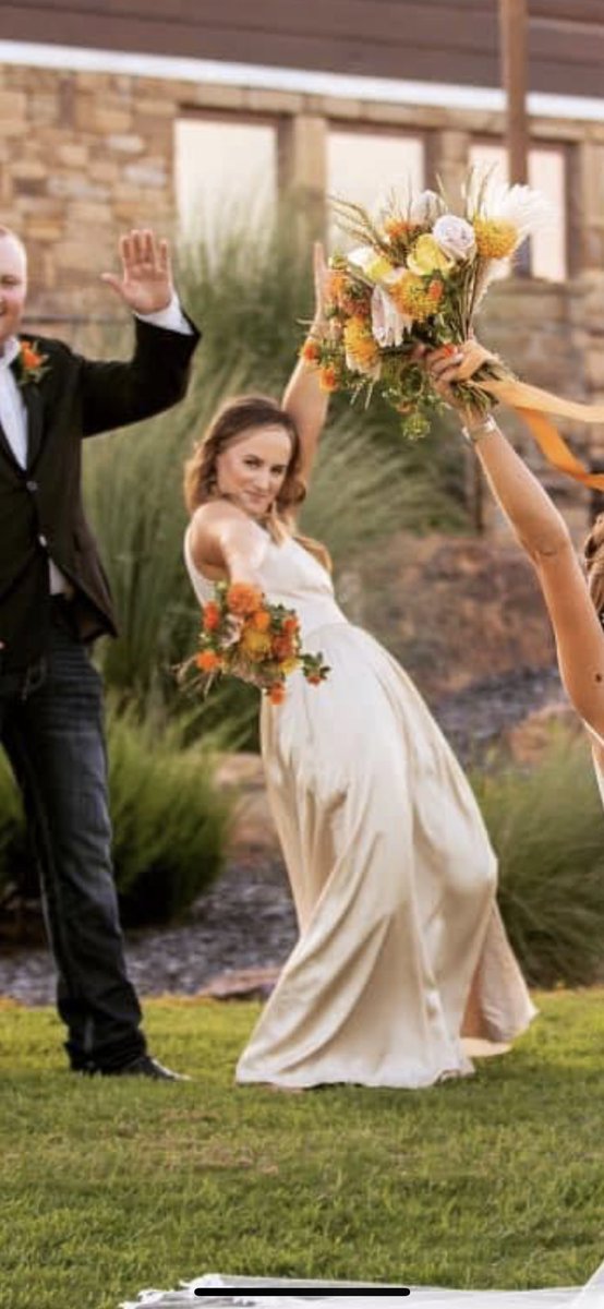 rrachelellis's tweet photo. Happy birthday to the best hype girl @JesBeecher! Hope Kyle treats you real nice and let’s you have the delicacy that is honey mustard https://t.co/GDd5BBGLX6