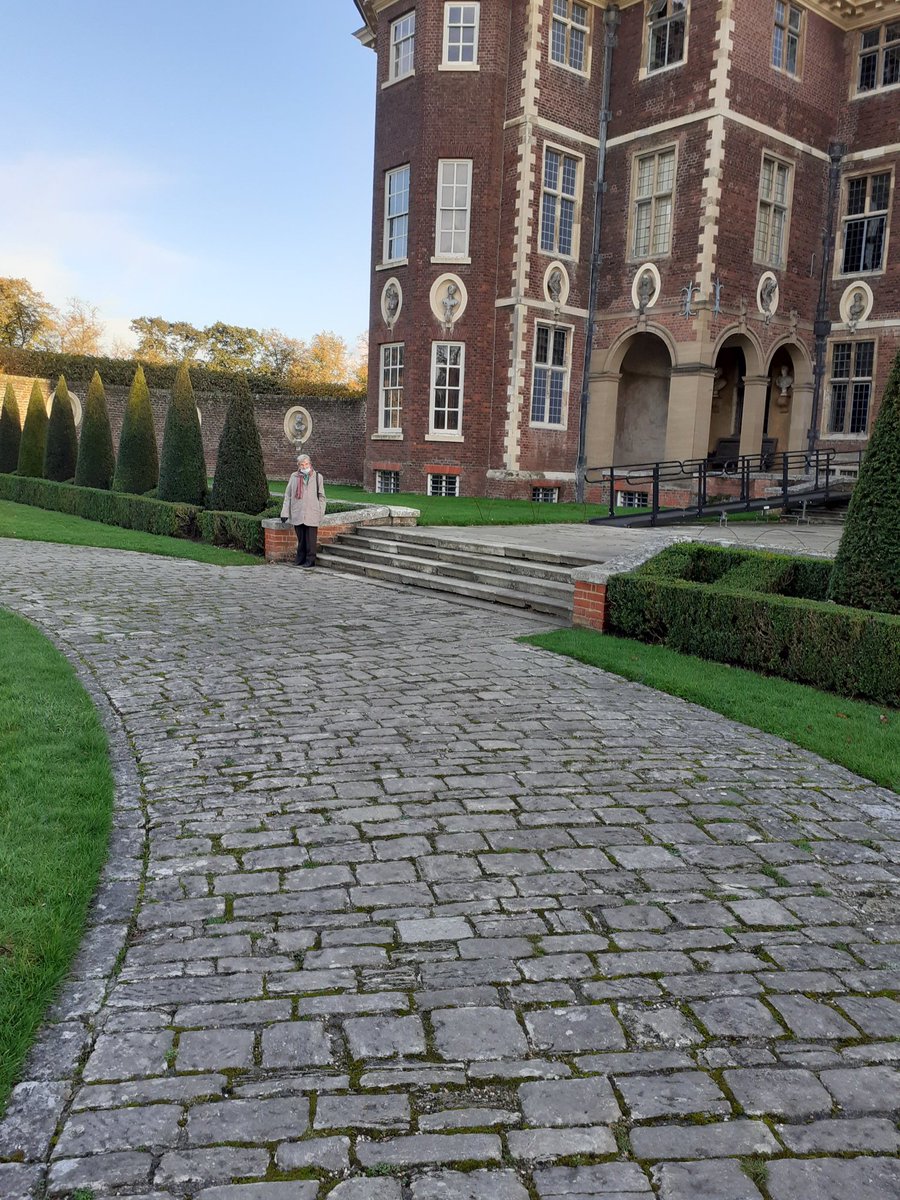 KateClarkInfo4U's tweet photo. #SalvagesProgress & #ClarksProgress to lovely @HamHouseNT. Bathroom & kitchen particularly interesting. Truckle bed under wonderful kitchen table must've been warm if not comfy. Kitchen Garden @hamhousegarden still colourful. Friendly, informative staff, excellent service at CafΓ© https://t.co/IvZzVTTlgp