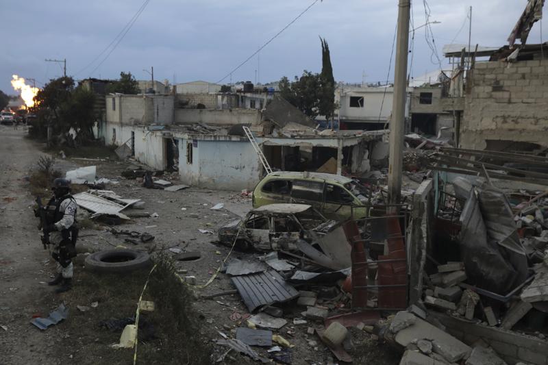 eldiario's tweet photo. #2Nov | 183 viviendas fueron afectadas en la colonia de San Pablo, en Puebla (México), tras las explosiones ocurridas por una fuga de gas durante el fin de semana, informaron las autoridades estatales. 

📸🗞️: @APNoticias https://t.co/T8KOJyVj5v