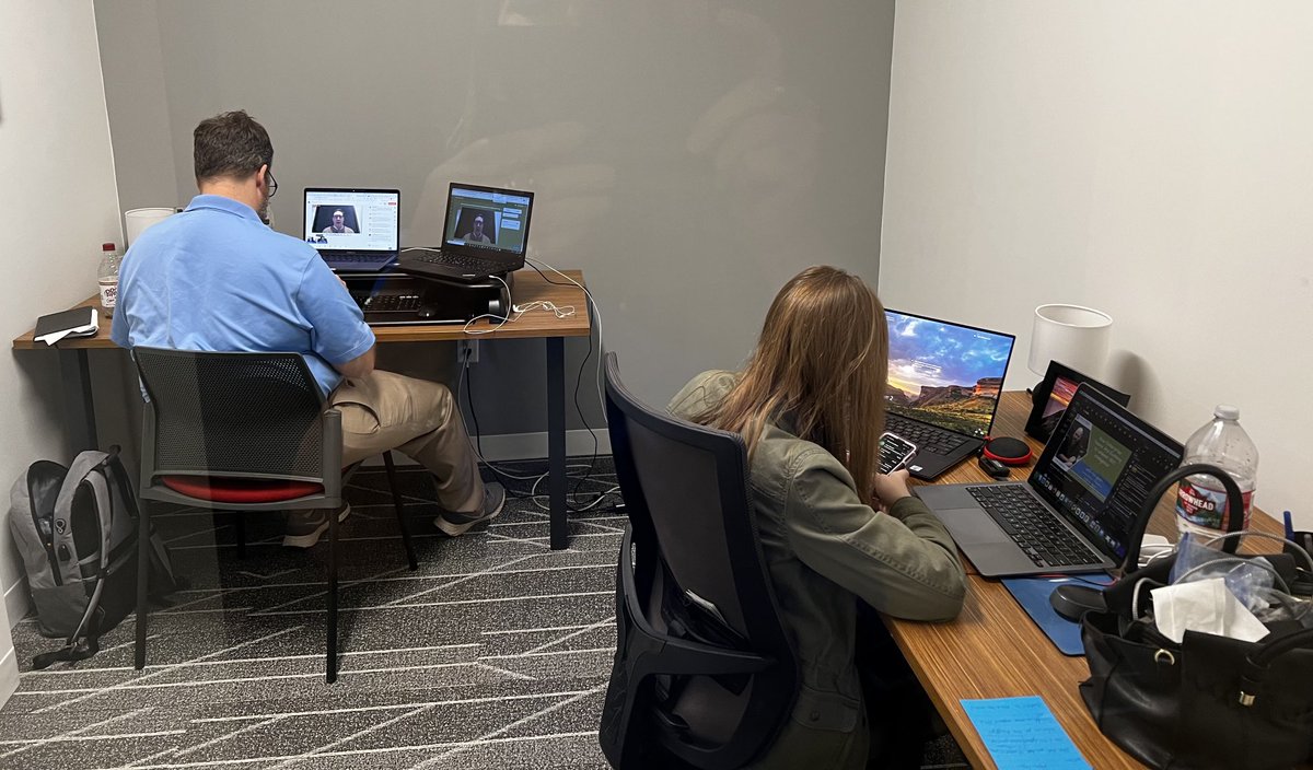 #stateofsearch2021 behind the scenes they have no idea I took this pic. Ha ha 😊 surprise Julie &amp; Bart