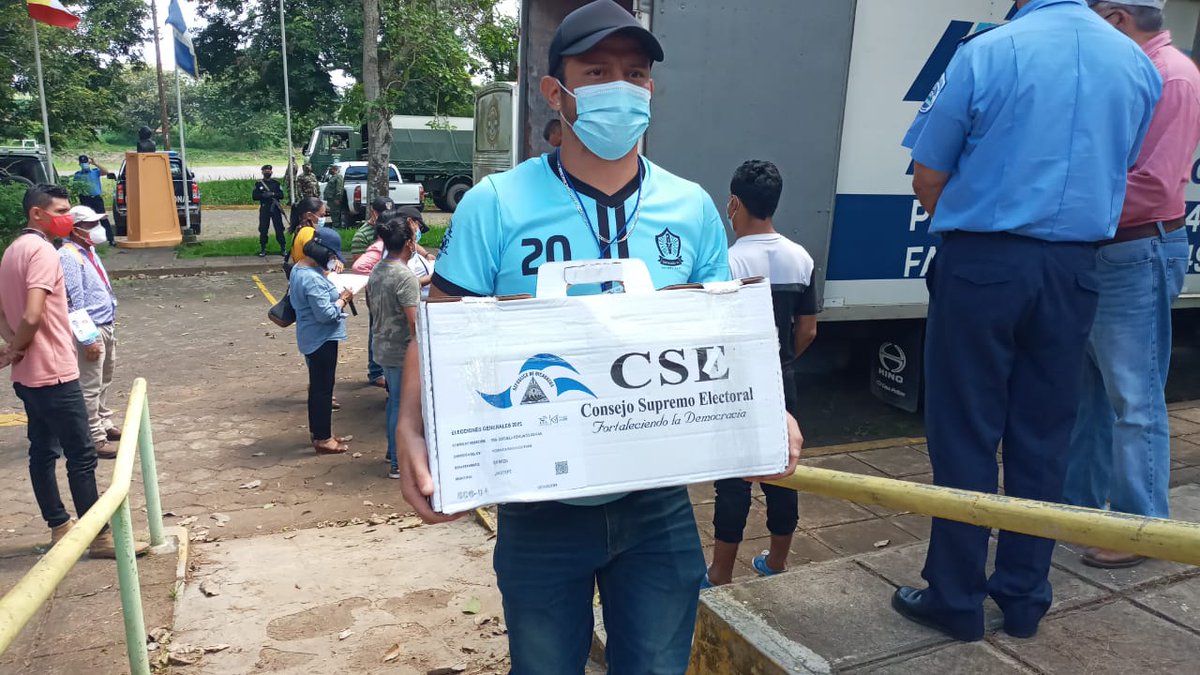 RManifiesto's tweet photo. Llega las Maletas electorales al departamento de Carazo, a la bodega departamental en La Normal Ricardo Morales Aviles en Jinotepe, Carazo, para posterior ser traladadas a las bodegas municipales, de donde serán distribuidas a las juntas receptoras de Votos.
#ElManifiestoPlus https://t.co/UqGBk4PyNE