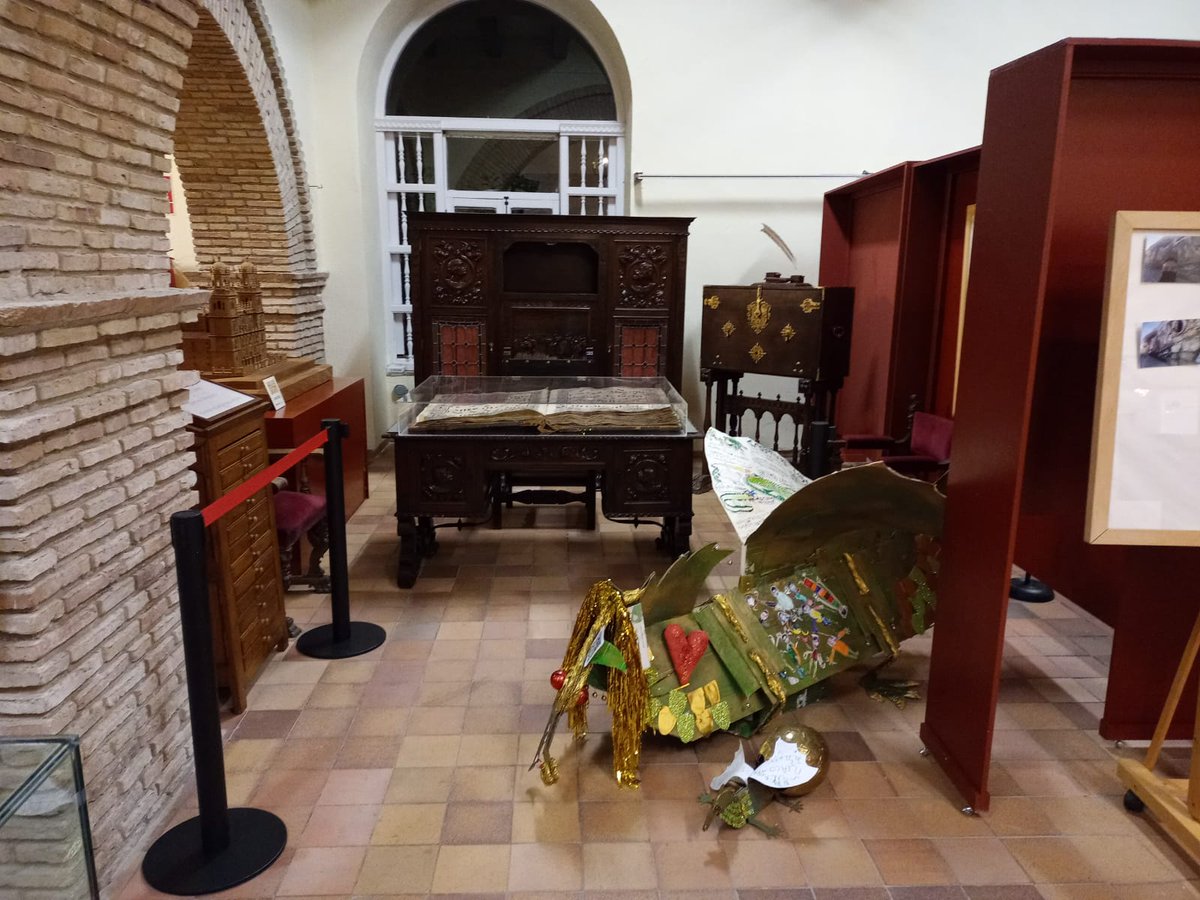 APeVillar's tweet photo. Después de la exposición de dragones por la ciudad, los peques de @Aliblanki, escribieron al director del Archivo Provincial para exponer su trabajo. @educa_s 

#señoblancaesmagica
#Mipatrimonioconblanca
#conozcomicultura
#aprendiendojaen https://t.co/dpH1YUIxhS