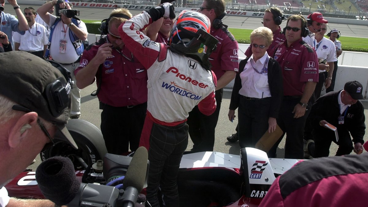 jackson2lincoln's tweet photo. Há exatamente 19 anos, nessa mesma hora, @TonyKanaan conquistava a pole para a #California500 em Fontana.
@BJUNQUEIRA conquistou o 2º melhor tempo e #CristianoDaMatta o 3º lugar no grid.
O Brasil fazia 1-2-3 na #CART!
#IndyDay #IndyCar #BlogNAIndy #TK https://t.co/ms2lsUr3aJ
