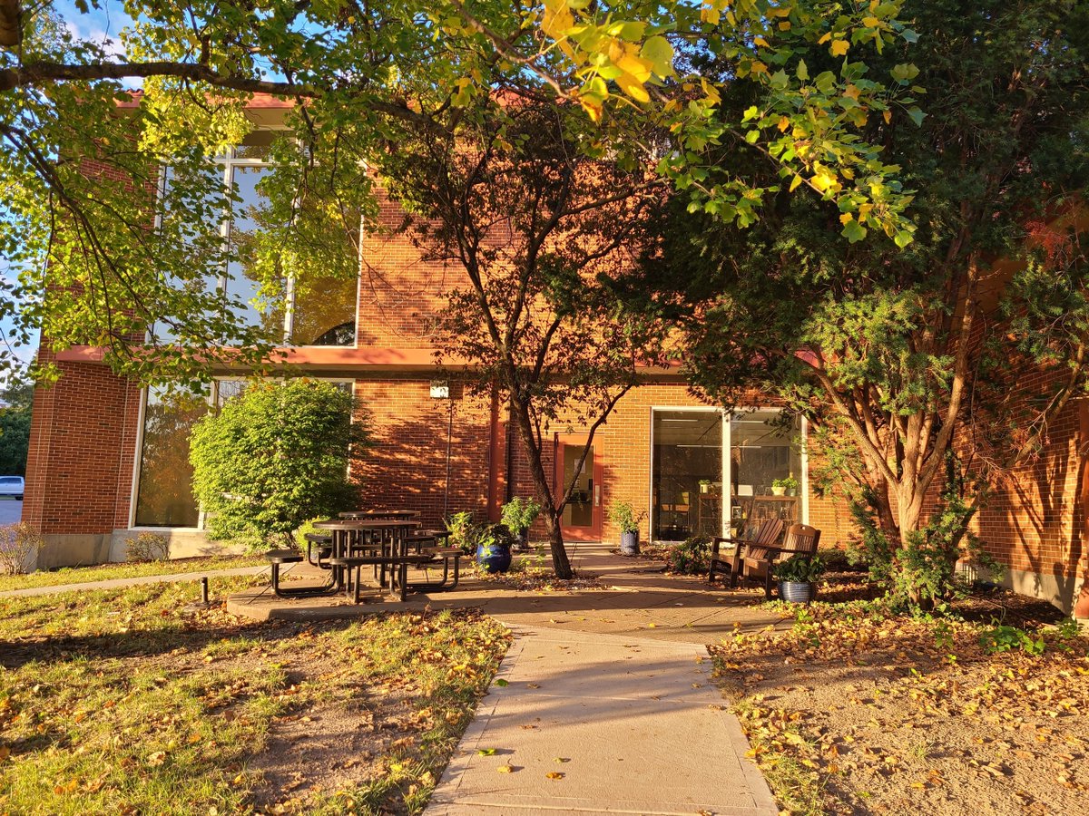 USMKeleherLearn's tweet photo. Mornings on campus might start early, but they sure make up for it with beauty! Rise and shine with the KLC starting at 8 AM Monday - Friday.
#SpireNation #KeleherLearningCommons https://t.co/Fps4VKitld