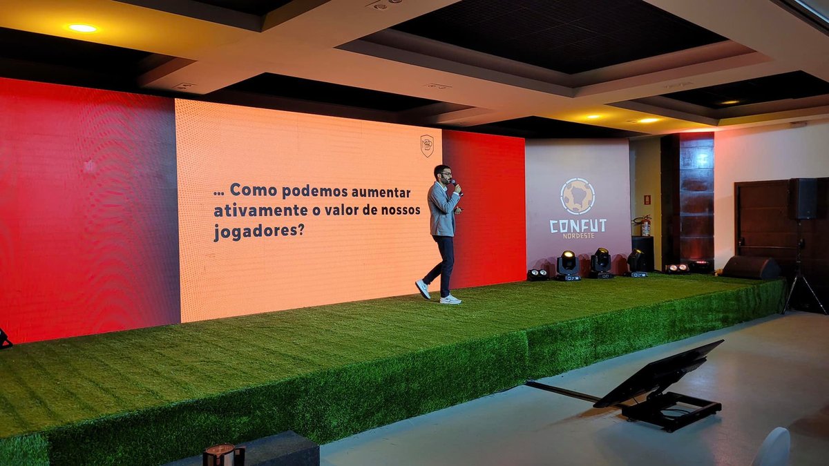 MBPSchool's tweet photo. ➡️ @Jaimefortuno, socio-fundador, estuvo presente en la @confutnordeste⚽️ donde pudo compartir los pasos a seguir para que los Clubes puedan crear su propio método de desarrollo de jugadores a través de nuestro Sistema #IPPM ✅
#SimboraPraConfut #MBP #IAmMBP #coach #Brasil https://t.co/6wMvo21MdK