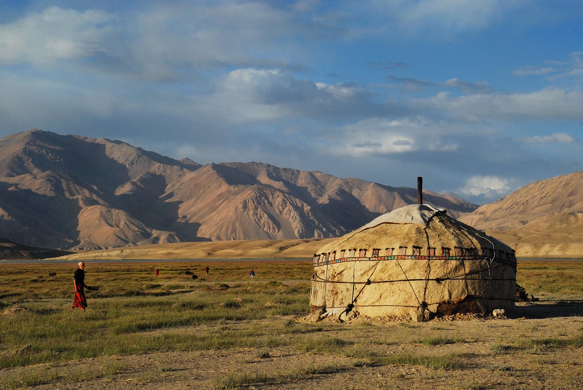 PamirInstitute's tweet photo. BULUNKUL (in summer) Alt. 3 740 m, 37Β°43'24"N 72Β°57'39"E, #Pamir #Tajikistan πΉπ―
The village of #Bulunkul is known as one of the coldest inhabited places in Central Asia with a record minimum temperature of -63 degrees Celsius.
Photographs π· by Bernard Grua #BernardGrua https://t.co/M73jYvLCaa