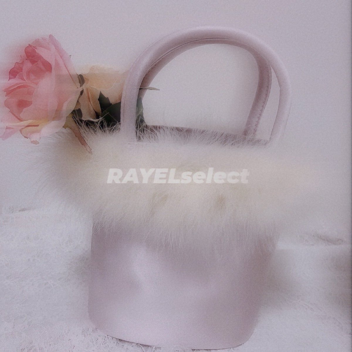 rayelselect's tweet photo. Fancy fur bag

【design】
ふわふわの天然羽毛のファーのバッグ♡
便利な内ポケットがついています

ドーリー好きなあなたに♡

ショップをフォローいただくと、お得な情報をお知らせします。

 トップのURLからご覧頂けます🧸��   #RAYEL #レイエルセレクト #ファーバッグ #ハンドバッグ #冬コーデ https://t.co/YQ1VWN1gum