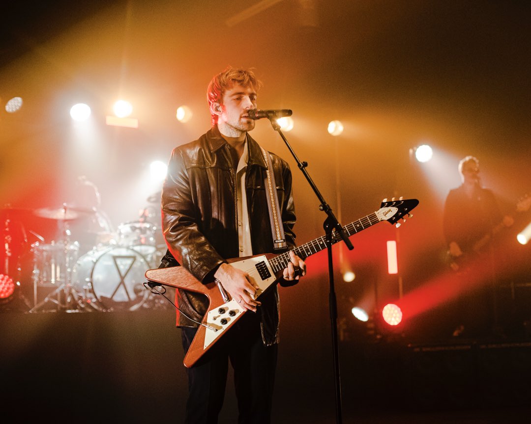 momentworld's tweet photo. We're giving away a couple digital meet &amp; greets to have a one-on-one experience with @thedriverera! RT this to enter and follow @MomentHouse for updates. https://t.co/udqg1BOIHu
