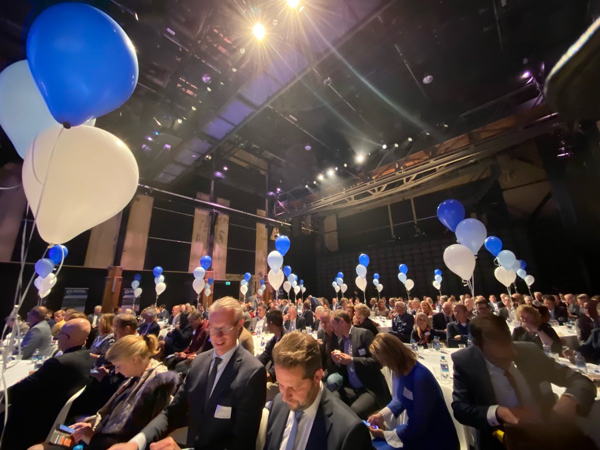 WouterKolff's tweet photo. Vanavond de eerste kwartaalbijeenkomst van @drechtstedenreg met oa oud premier Balkenende en @JaapSmitCdK. Vanaf nu een nieuw beeldmerk: Smart Delta Drechtsteden. Ondernemers, kennisinstellingen en overheden slaan de handen ineen voor deze topregio! https://t.co/rjidRGkf7M