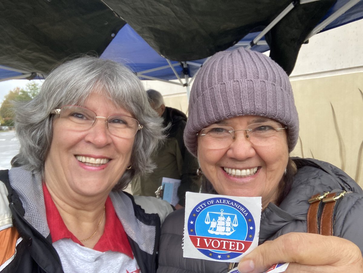 vote4DebbieAsh's tweet photo. #brasileira #vote4debbieash #alexandriava #acps https://t.co/T7hgVypwpA