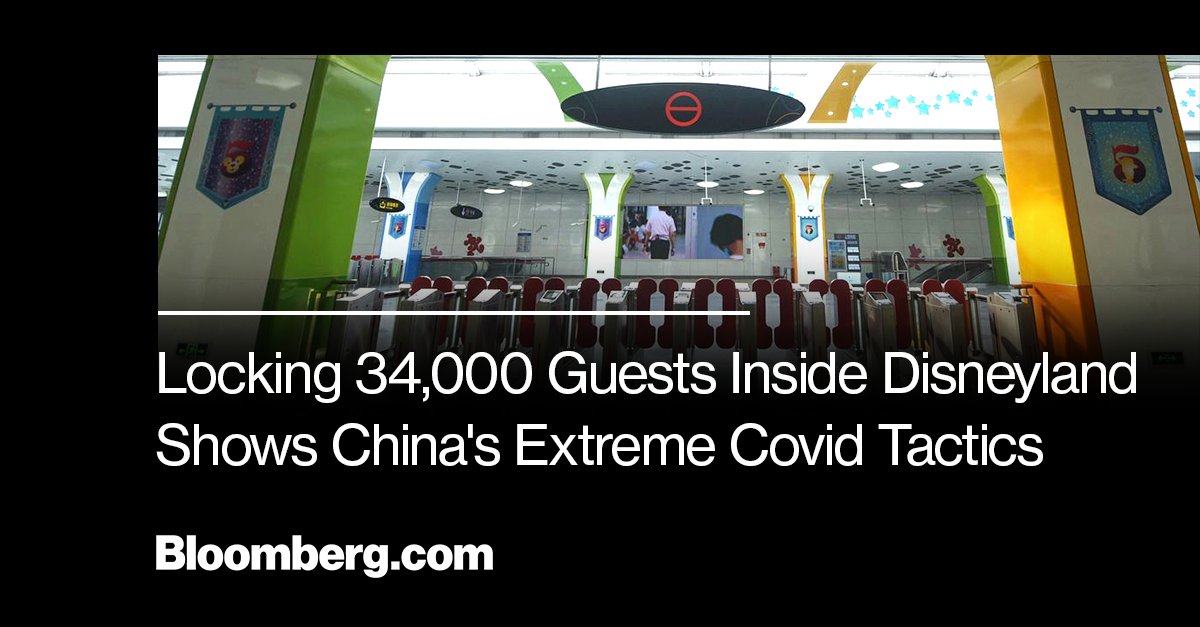 business's tweet photo. Thousands of visitors in Shanghai Disneyland were suddenly locked in.