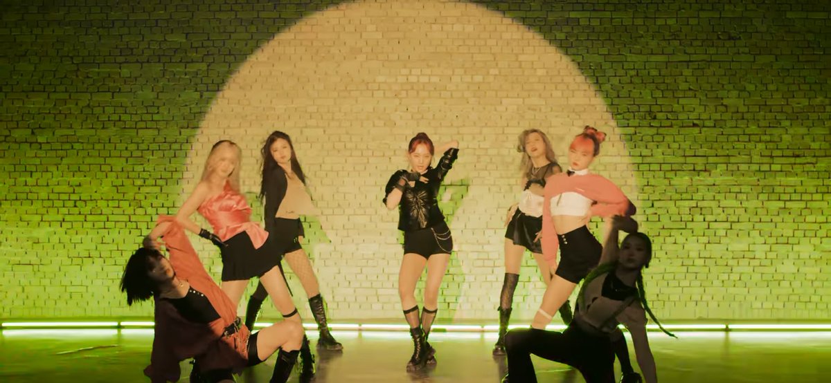 BrSquad_kpop's tweet photo. HOT ISSUE lançou um video performance para a b-side "Hot Candy". Confira!!
⠀
YouTube Link:
https://t.co/WTSZVku2vM
#Hot_Candy #ICONS
#핫이슈 #HOT_ISSUE https://t.co/UoCZZO4R8W