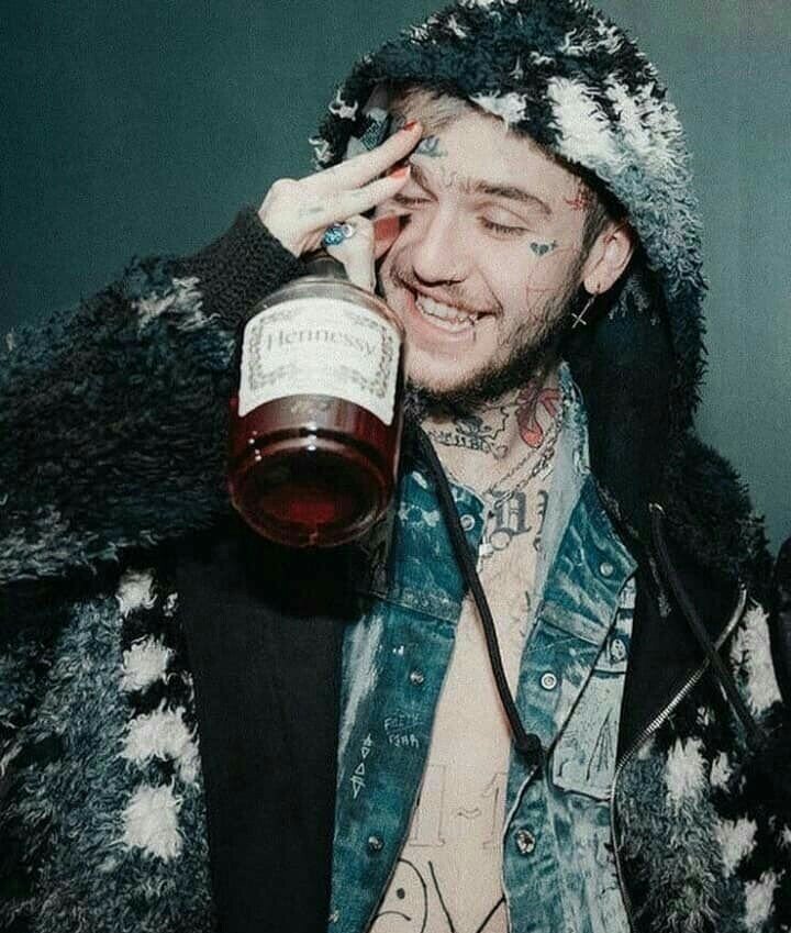 DET0XED's tweet photo. lil peep smiling https://t.co/4zwvmoQdzJ