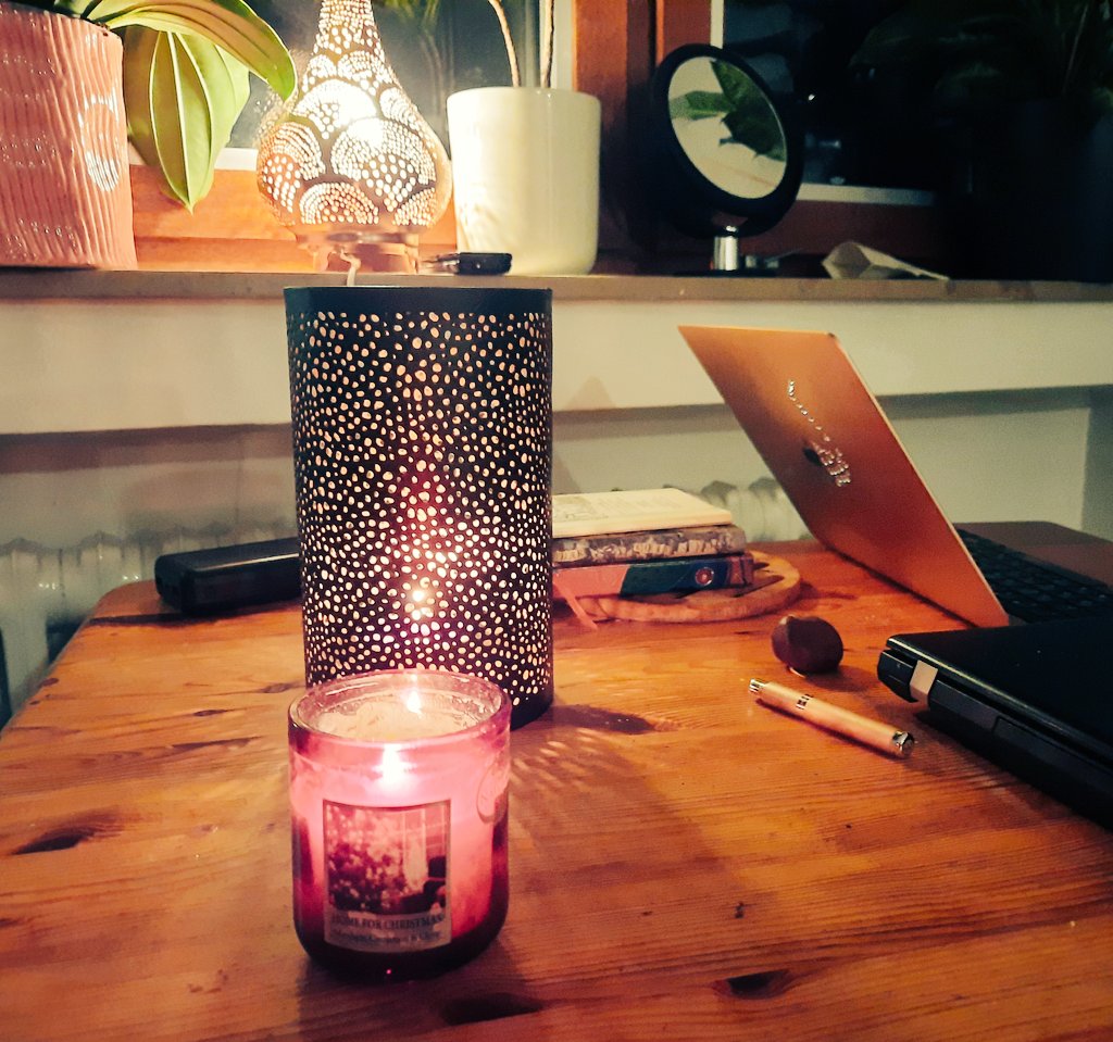 kellerkind71's tweet photo. The lamp in the background I bought in Egypt some years ago. The light in the middle I bought yesterday in  Hamburg. The candle in the front is a gift from a syrian friend.  #kitchenpictures #thingsaboutme https://t.co/wd4pwDyHN2