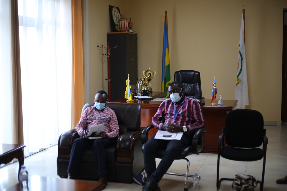 RDO_Rwanda's tweet photo. #Today @NyaruguruDistr officials met with stakeholders supporting Rural Women Economic Empowerment #RWEE project championed by @unwomenrwanda @RDO_Rwanda @Imbuto @DuterimbereO https://t.co/yRakVVeIqK