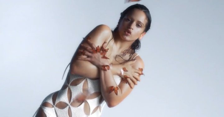 LxtinoGang's tweet photo. 🚨 Rosalía anuncia su tercer álbum de estudio, llamado “MOTOMAMI” para el 2022. https://t.co/TqrXSfY8Rr