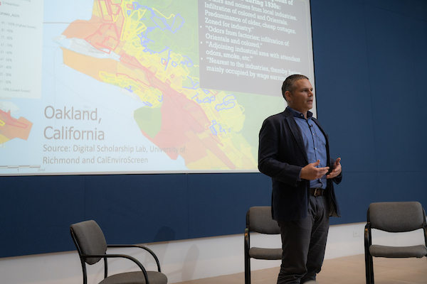 "Speaking up and speaking out for truth and justice in your community is the only thing that ever brings change," said <a href="/EPA/">U.S. EPA</a> director of the Office of Environmental Justice <a href="/mtejada24/">Matthew S Tejada</a> to <a href="/RiceUniversity/">Rice University</a> students.

"And it's your responsibility to do it."

news.rice.edu/news/2021/teja…