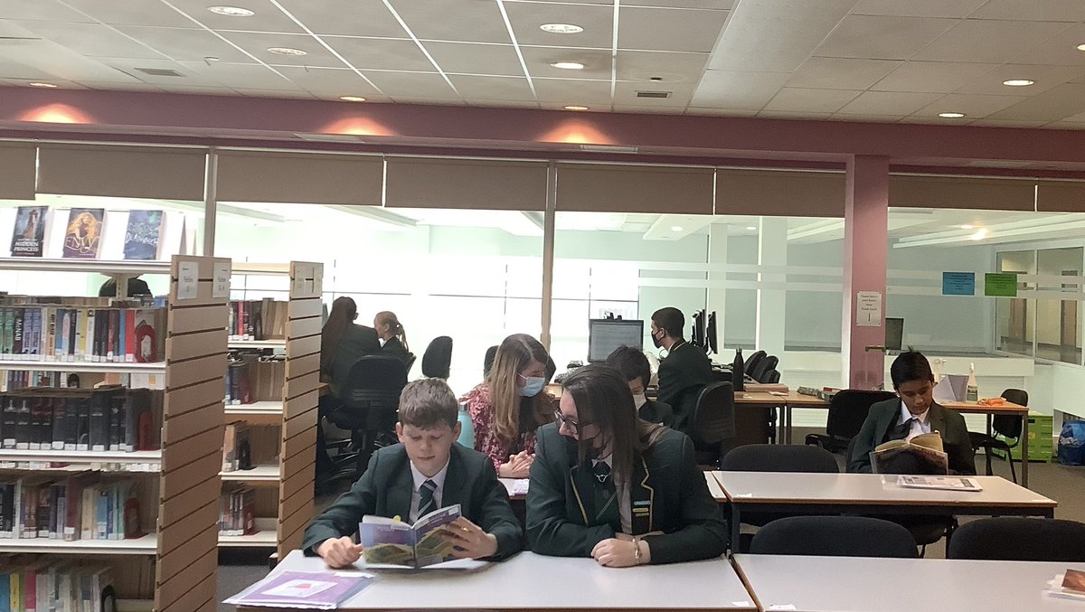 StMungos_Eng's tweet photo. Our amazing pupils in the library today working with our peer mentors on their Accelerated Reader programme 📖❤️ #readingcommunity #edutwitter #stmungosliteracy @StMungosFalkirk @fairgamestmu https://t.co/1KwOyyijpU