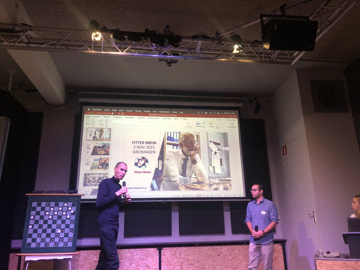 PeterOostenVan's tweet photo. Vanmiddag aanwezig geweest bij het #HANNN project #FitterBrein ! Erg leuk en inspirerend 😊 M.m.v. presentator #BertDollekamp, #ErikScherder , @daanbultje , #ZainalPalmans , #RoelBoomstra , #WouterSipma , #JasmijnScholtens en #NicoleDeVries @puddingfabriek https://t.co/RtYjitx93c
