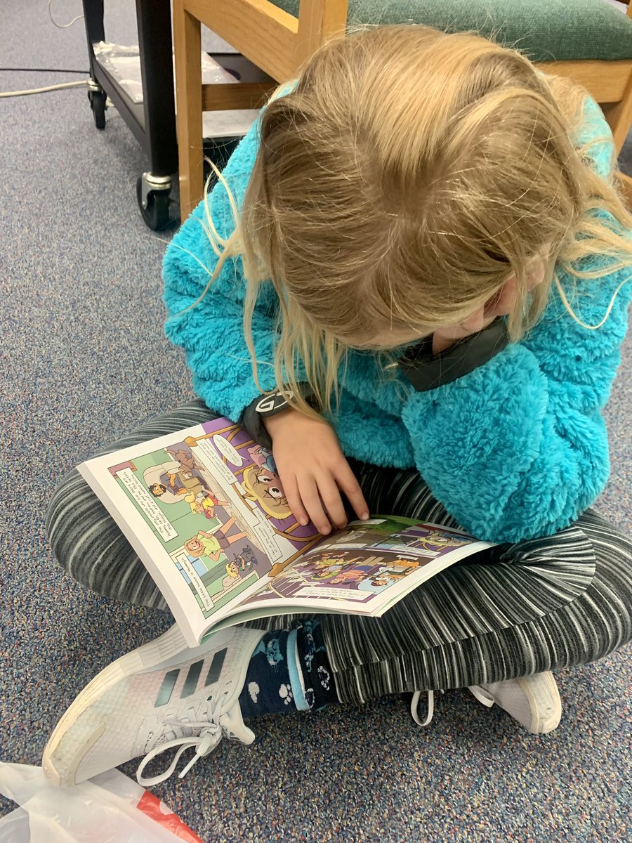 theMsVera1's tweet photo. We had SO much fun shopping for our brand new books from @Scholastic!! 📚 I was blessed to be able to add 16 new books into our classroom library!! ❤️ Students immediately sat down to dive into their books! Now I really can’t keep the kids out of their books 😝 https://t.co/YagMVBFJwJ