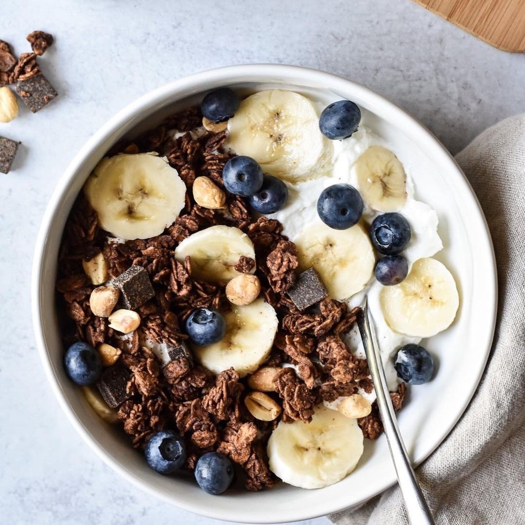 blueberries's tweet photo. How do you like to enjoy bluebs? We love to snack on them by the handful, or add them to our pretty much anything in our bowl! Like @leannerayrdn, grabbing a #boostofblue can be as easy as sprinkling some blueberries on top of your morning cereal. 🥣 https://t.co/KkZ1ZaA8dZ