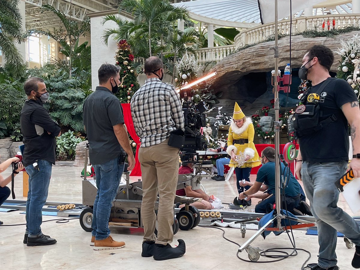xoxosnr's tweet photo. Gaylord hotels has officially aired the so much Christmas commercial and now I can share my lil bts pics🥰🥰🥰 im really over the moon about this being my first commercial booking y’all https://t.co/ESfUO4r1Xq