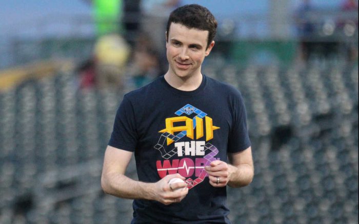 Benjamin Lupo better known online as DrLupo, is an American Twitch streamer, Youtuber and a professional player for Rogue. He is a proponent of giving to charity and read more: networthrecords.com/dr-lupo-net-wo…
#networth #money #finance #savings #investing #YouTuber