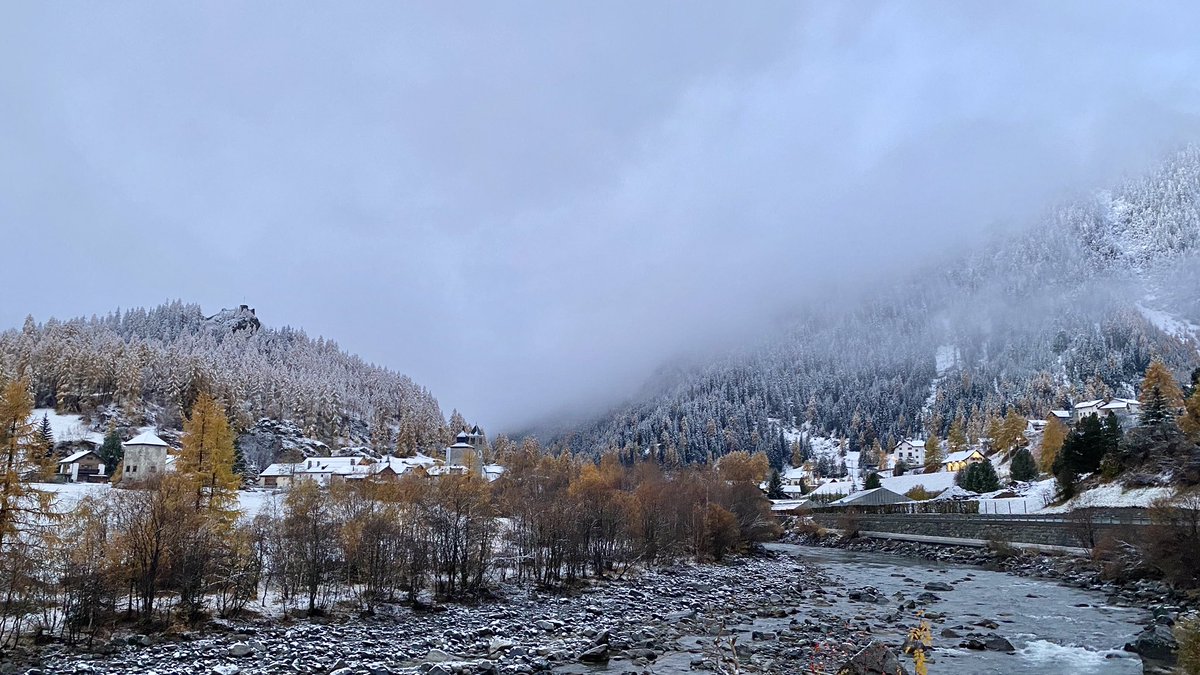 chisenschmid's tweet photo. Che bels mumaints #Susch #Engadin #InLoveWithSwitzerland Mein „Bild“ um den Tag in Erinnerung zu behalten. Meine Erlebnisse + Gedanken sind nun in meinem digitalen Journal auf https://t.co/sRqEca46Su @MySwitzerland_d @Graubunden https://t.co/tyZxKHK29g