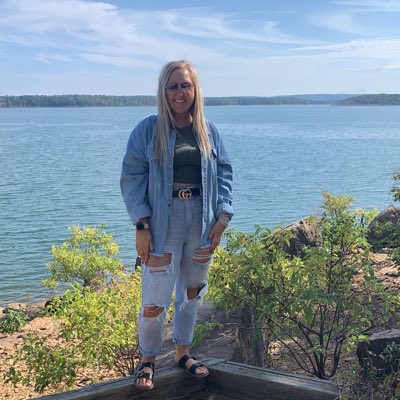 steph_softball's tweet photo. #NewProfilePic https://t.co/4p2SbuE0ep