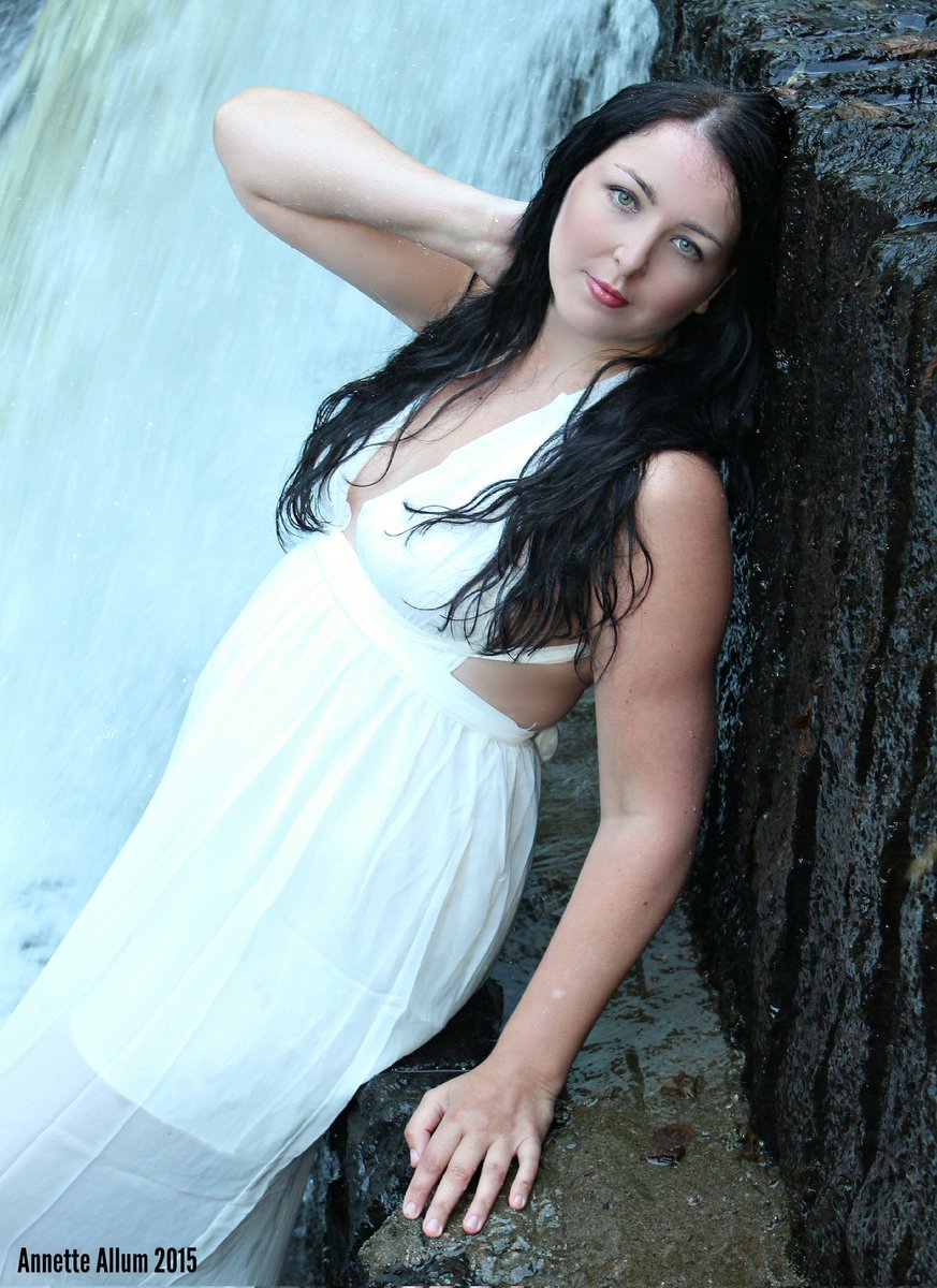 ElinBSB2022's tweet photo. Miss the old days
#photoshoot #modeling #plussizemodeling https://t.co/HxM7uEtWpy