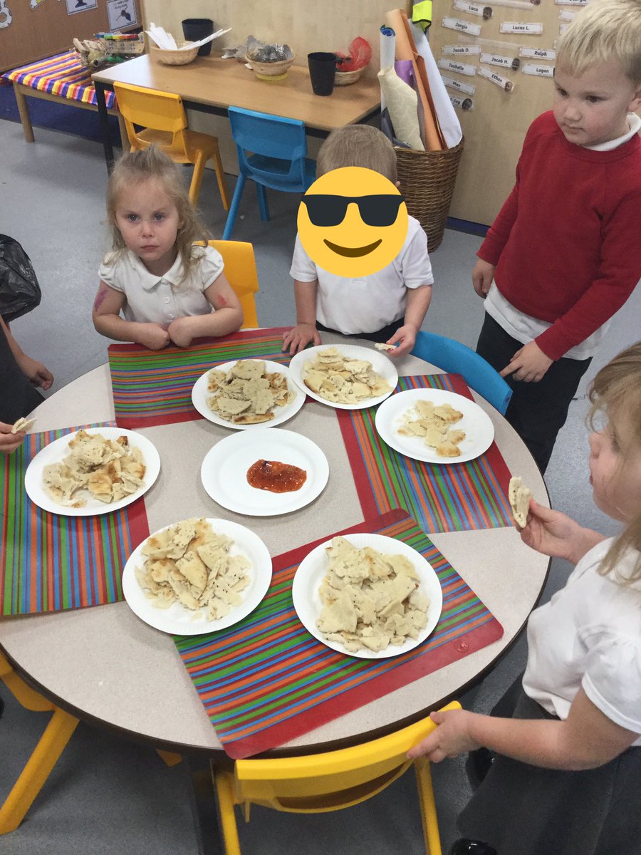 MD_Class1's tweet photo. Reception and @MD_Nursery are learning all about Diwali this week. We read and watched the story of Rama and Sita. Afterwards we tried some Indian snacks, nan breads and poppadoms! The children even tried some mango chutney! @MD_MrsThompson #MDTopic https://t.co/cQvjZYl5kW