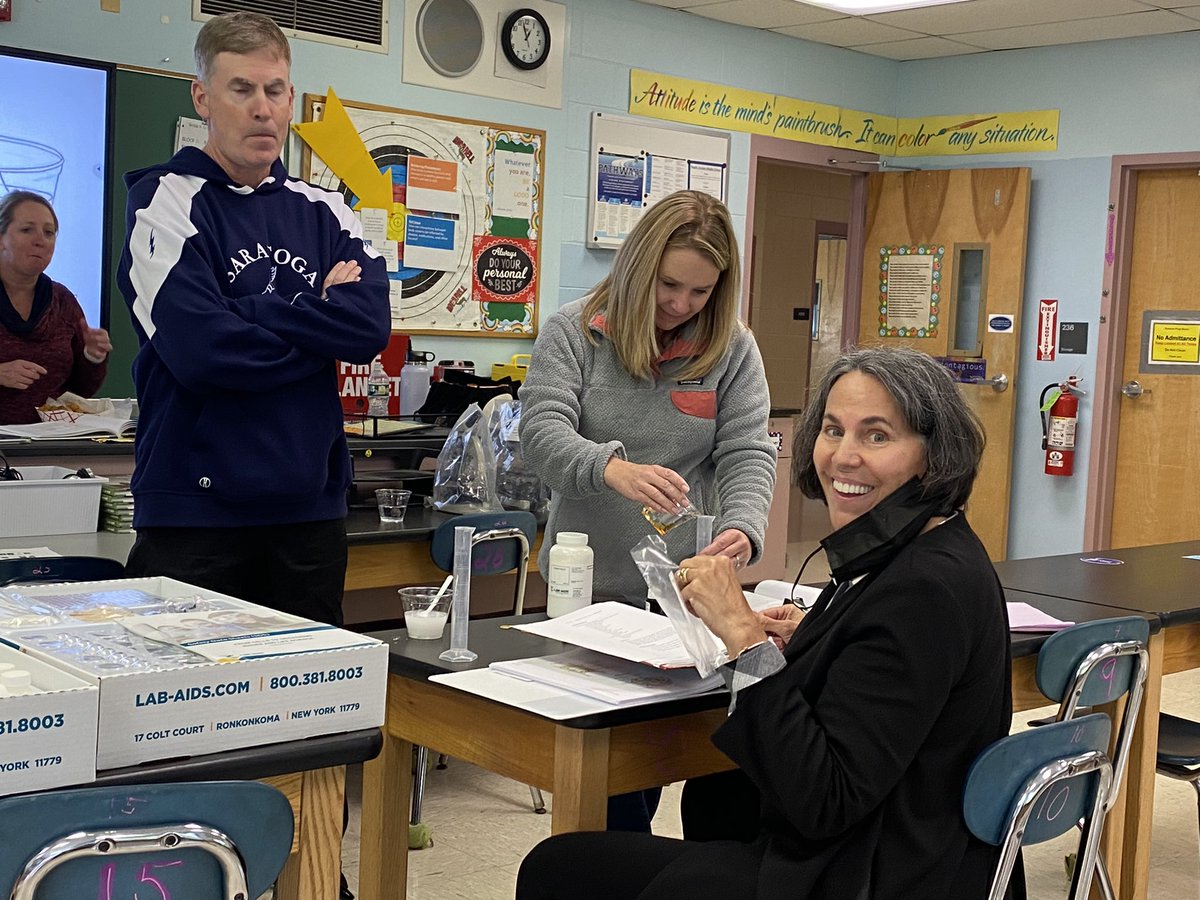 FranklinCoveyJD's tweet photo. Training day for science teachers in New York..If you are interested in learning more about our AMAZING middle school program, โIssues and Scienceโ by SEPUP from The Lawrence Hall of Science.. please let me know.. #teachers #science #training #learning #school #sepup #labaids https://t.co/Iby2J0i5P6