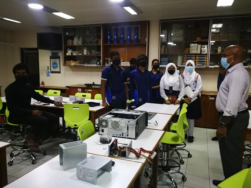 FestMnu's tweet photo. Fahi MNU! In the first event  of the  series held today CHSE students were briefed about the higher education opportunities at MNU and given a tour of university premises including architecture studios and science labs
#MNU #studyatMNU https://t.co/7E9W3jkr0S