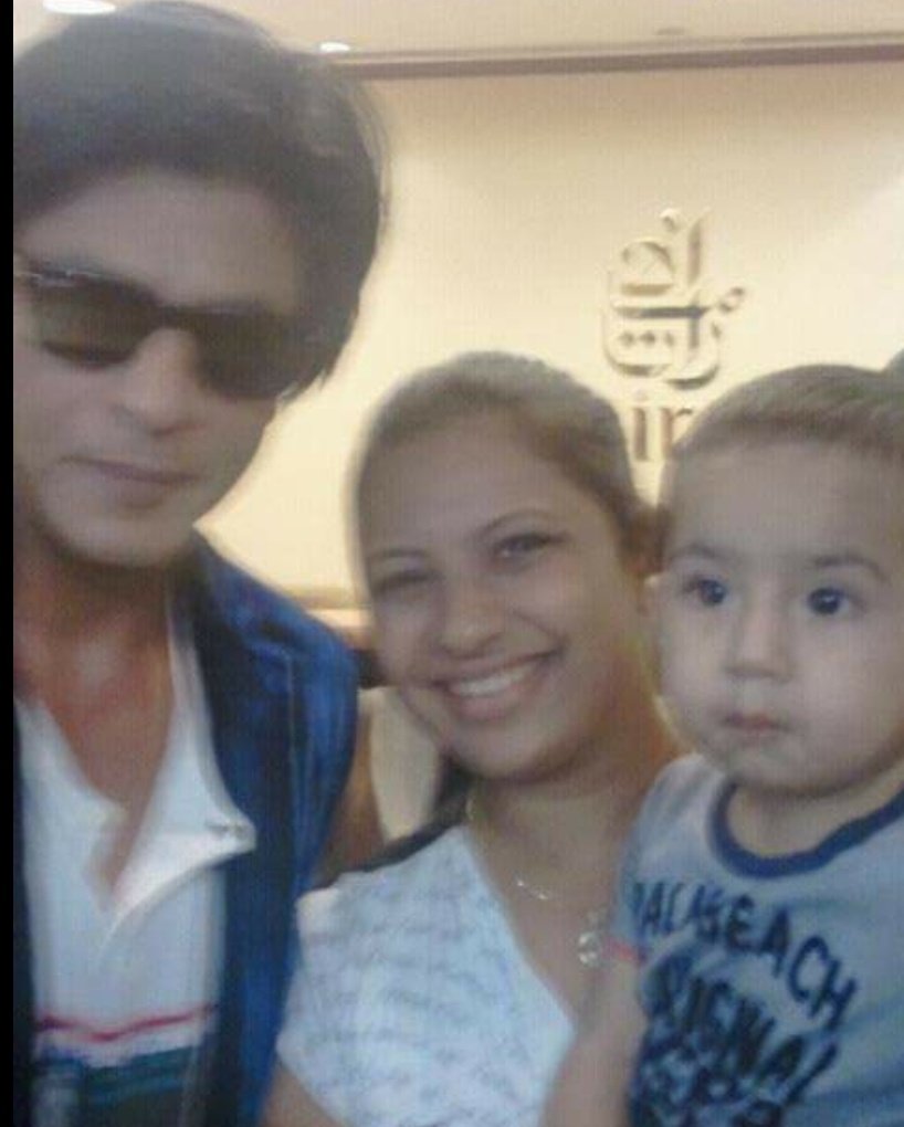 SatishObhan's tweet photo. @imsrk happy Birthday Baadshah...10 yrs back at the airport u obliged us with this pic. We will always cherish this one..stay blessed https://t.co/HQxddBLjQs