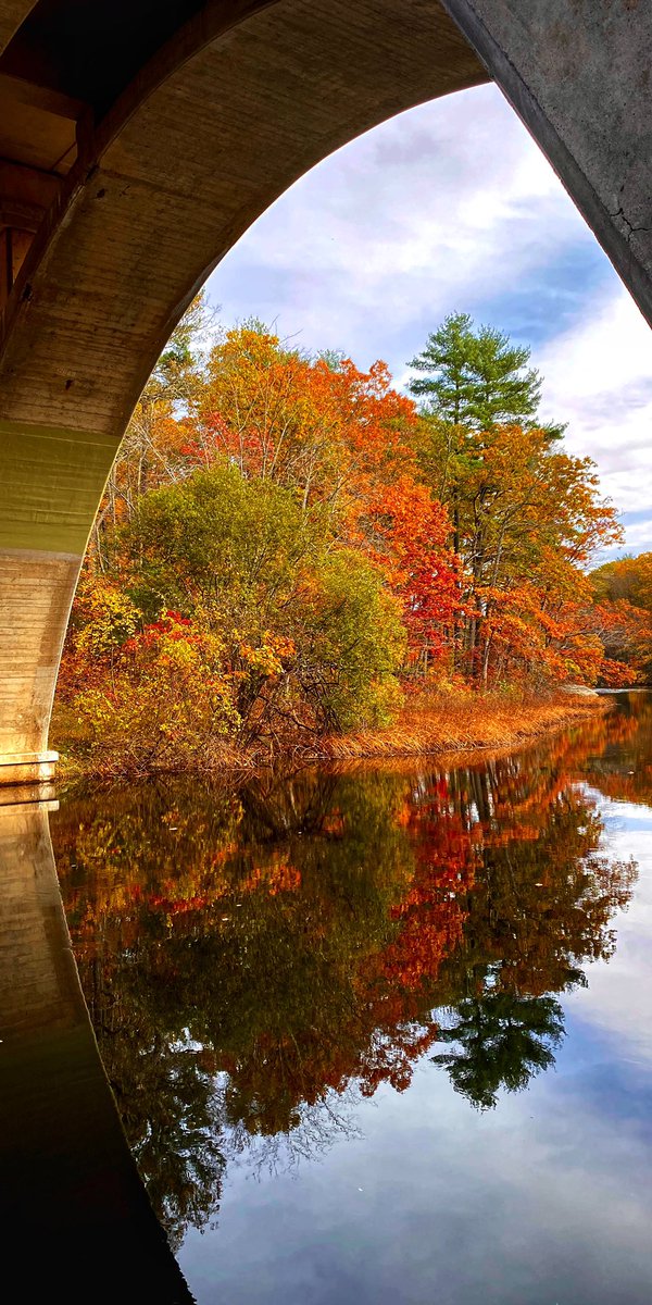 CaptBilboTweets's tweet photo. @StormHour #NovemberColor #RiverWalk #FallStillBeautiful #NewEngland #RhodeIsland https://t.co/vIFV4S2Ubl