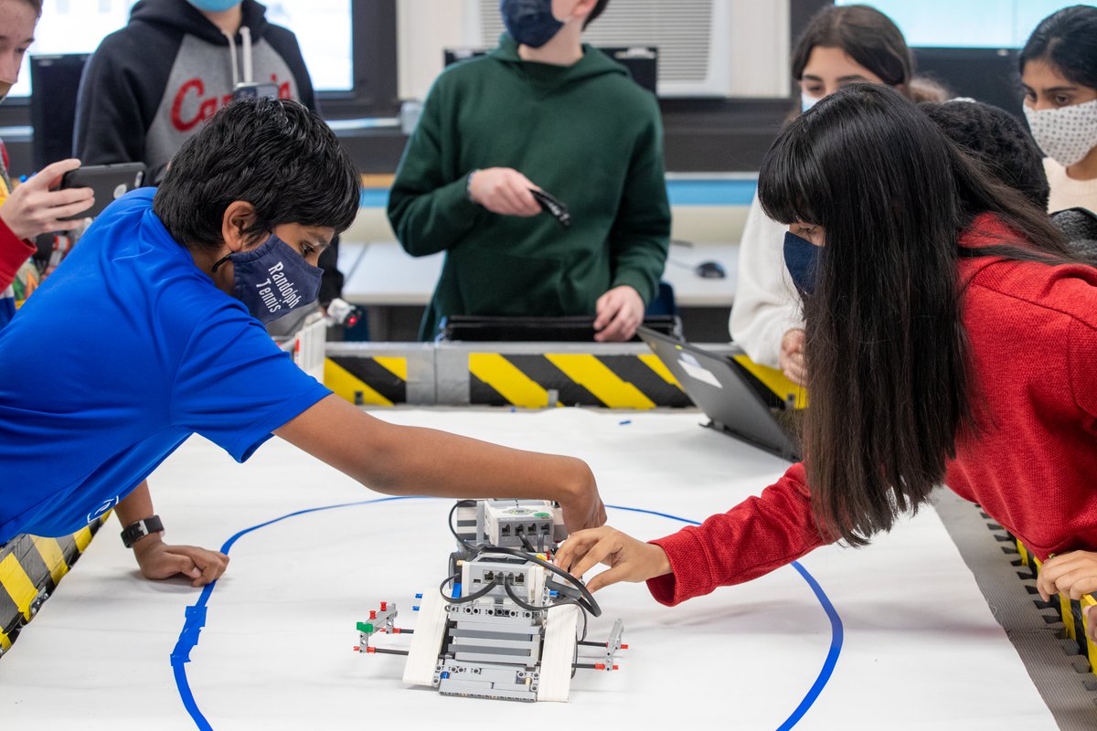RMS students in Derek Skoldberg’s robotics class created their own robots. The goal was to construct and program the best "sumobot" that would win a robotics wrestling competition. The winning sumobot was “Timothe the Toad" created by Manuela Piccolo and Naumikaa Vijayanand!