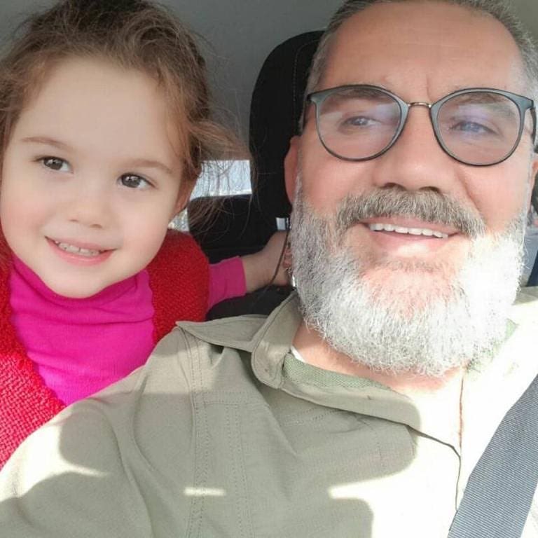 ademozkose's tweet photo. Türk vatandaşı Mehmet Ali Öztürk 4 yıla yakın bir süredir Birleşik Arap Emirlikleri'nin zindanlarında. Hira artık babasına kavuşsun. Bu acı, bu hasret son bulsun. https://t.co/6p4t22padq