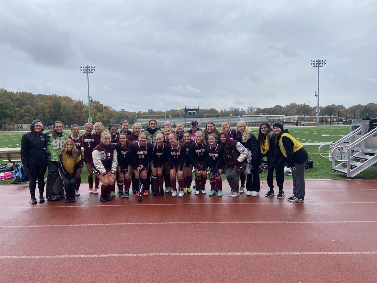 trsfieldhockey's tweet photo. 2021 was a season for the books. Beyond proud of the hard work, determination, and most importantly the bond this group of young ladies have. Good luck to our seniors, you will be deeply missed 🏑💪 See you at the banquet 🎉 @TRSTribe @MsRyan_SBFH @coachkelly_fh @ms_scala12 https://t.co/76PbW2FnHa