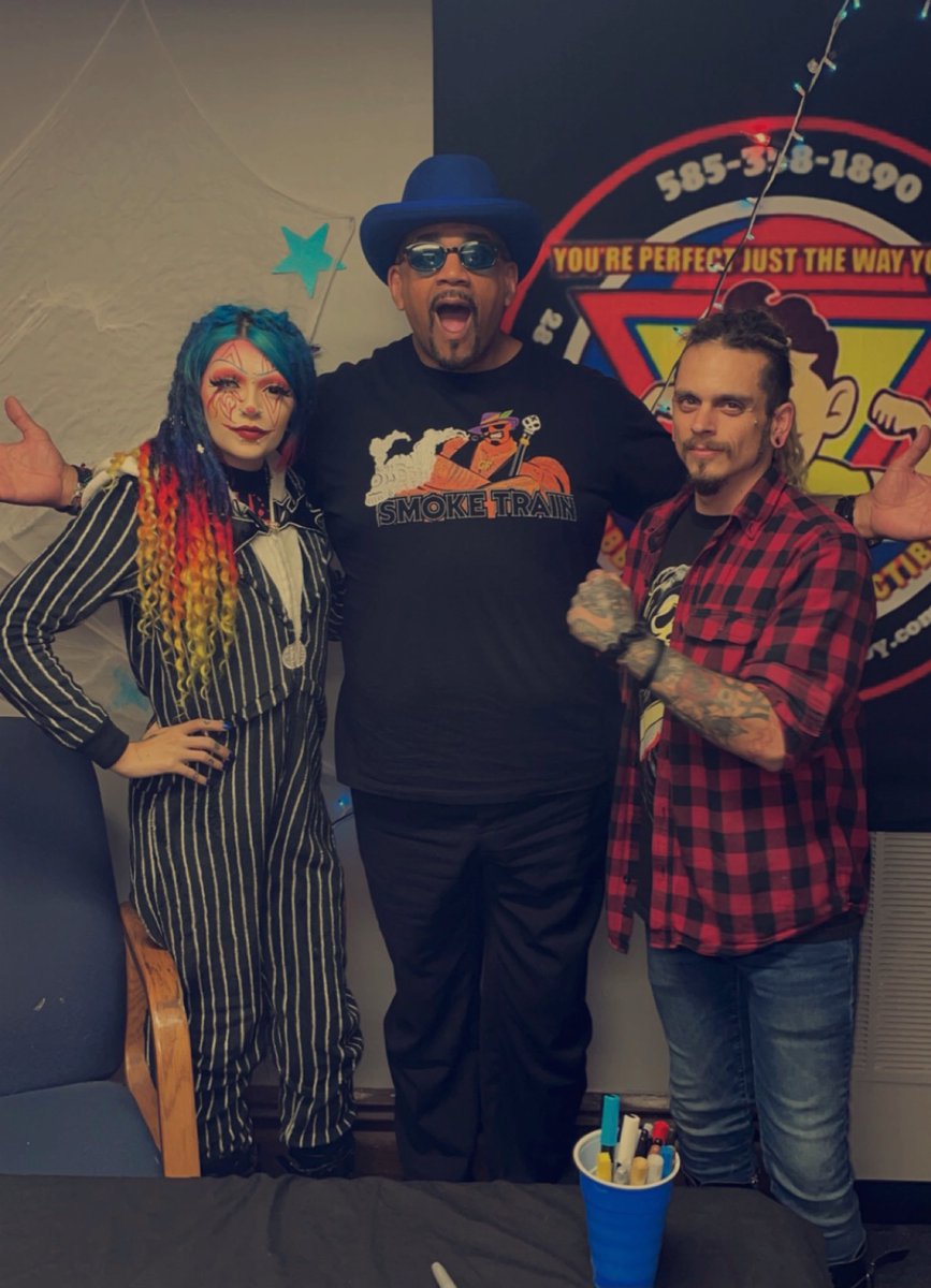 queeenhades's tweet photo. WWE star The Godfather 💯 
One of the most legit, cool, down to earth people we’ve had out yet!
#wrestling #wwe #TheGodfather #smoketrain #averagejoeshobby #SmallBusiness #fingerlakes https://t.co/GQzfQSK1p3